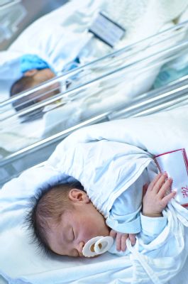 Ve šternberské porodnici přivedli v dubnu na svět rekordní stovku dětí
