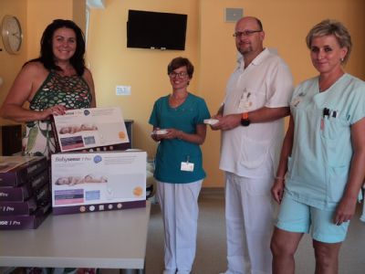 Jedenáct nových přístrojů zajistí bezpečný spánek novorozenců v nemocnicích Jeseník a Šternberk 