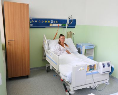 Pacienti v Nemocnici AGEL Šternberk jsou léčeni a rehabilitováni na nových moderních lůžkách