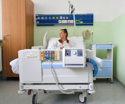 Pacienti v Nemocnici AGEL Šternberk jsou léčeni a rehabilitováni na nových moderních lůžkách